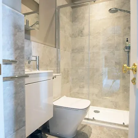 Dream Stays Bath - Barton House Room photo
